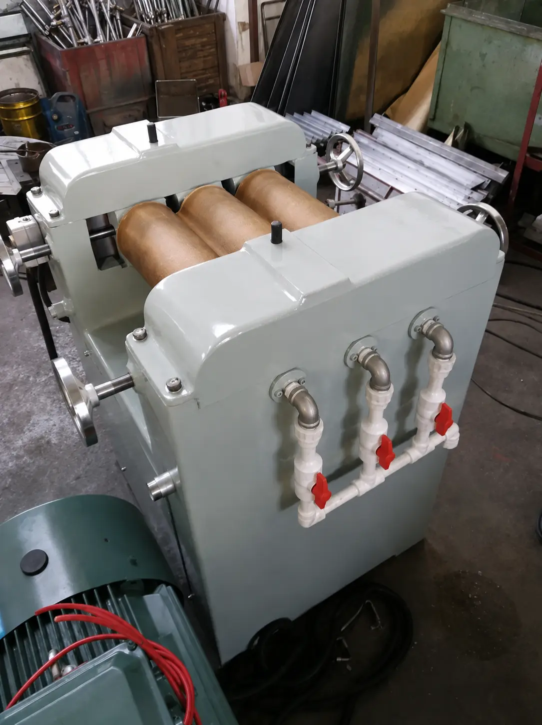 Three-roll mill